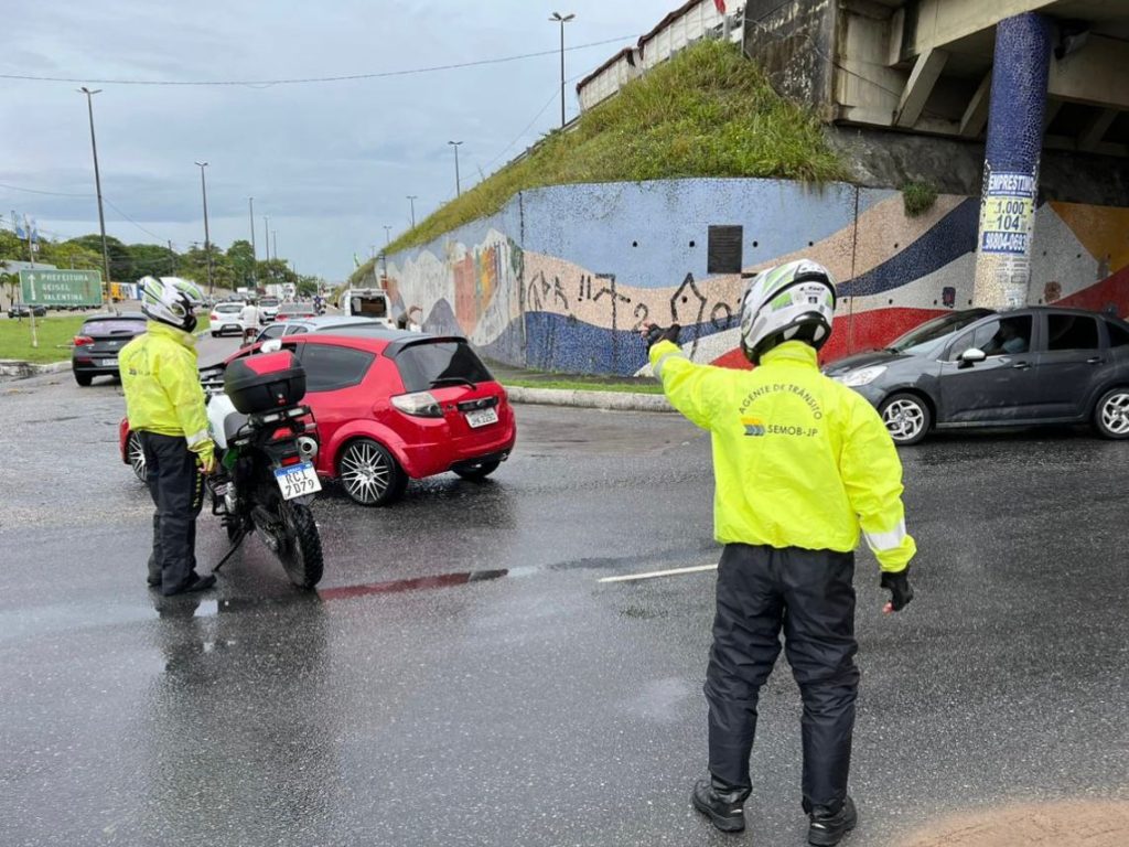 Polícia cumpre mandado contra jardineiro suspeito de armazenar material de abuso infantil em João Pessoa - Imagem do artigo original