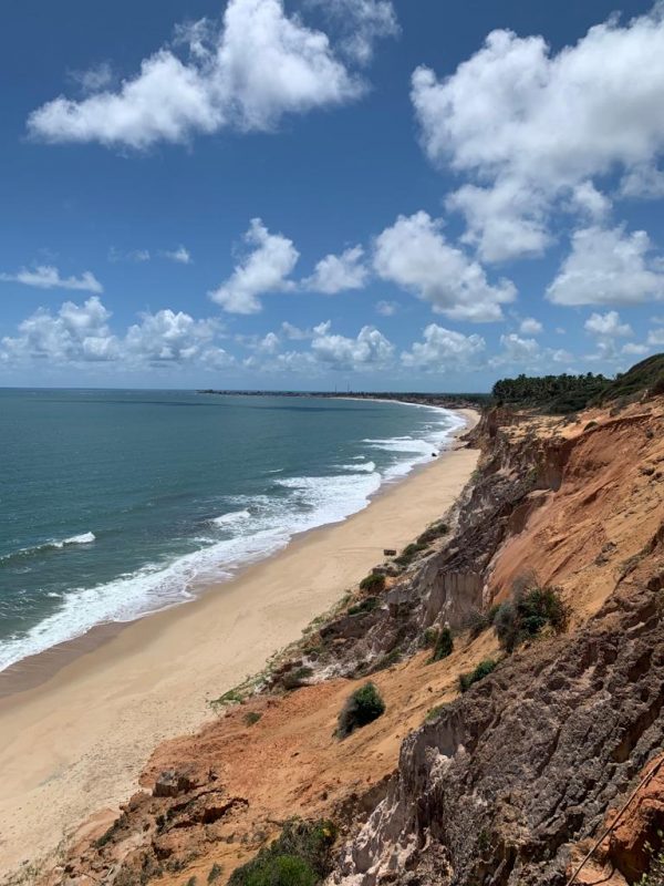Avanço do mar derruba casa na orla de Baía da Traição e mobiliza Defesa Civil - Imagem do artigo original