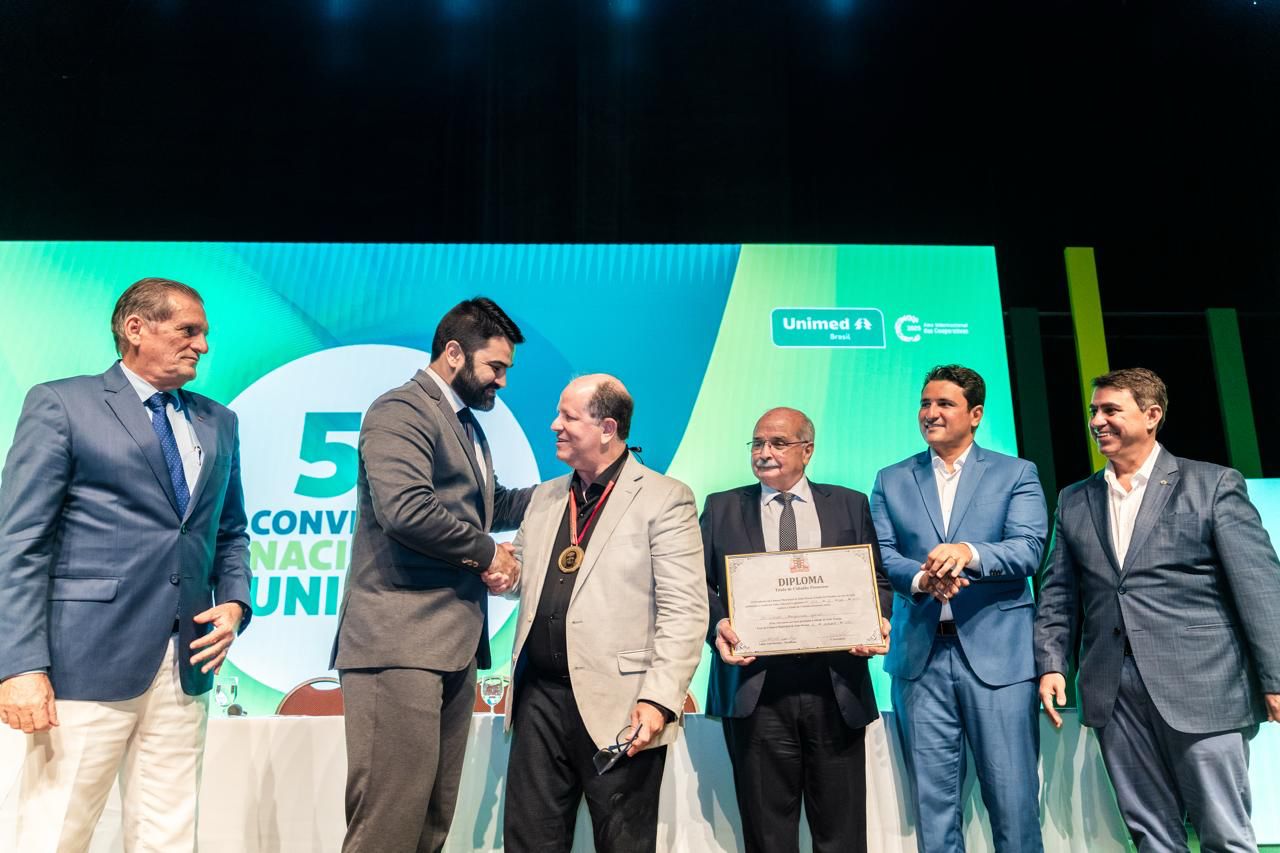 João Azevêdo recebe Medalha Grã-Cruz do TRT-PB e reforça parceria pela inclusão - Imagem do artigo original